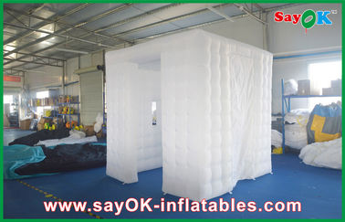 El alquiler inflable de la cabina de la foto modificó el recinto inflable LED blanco de la cabina para requisitos particulares de la foto que se encendía con las viudas
