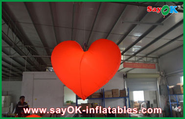 Corazón inflable rojo los 2M de la ejecución de la luz del acontecimiento interior LED decorativos con llevado