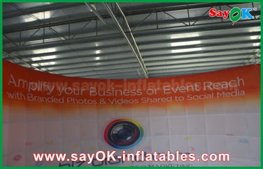 La cabina del acontecimiento exhibe 3 x 1,5 x 2,3 M Led Wall Inflatable Photobooth con la impresión