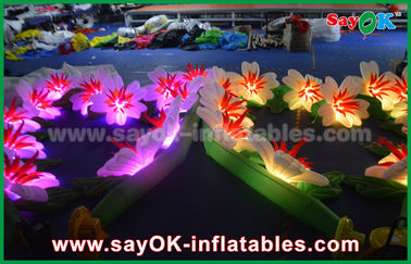 Decoración de iluminación inflable del partido del paño de nylon de la boda los 8m que enciende modelos inflables de la flor con el control remoto