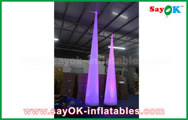 Casarse el cono/el pilar ligeros inflables de la decoración modificó color para requisitos particulares con la luz llevada