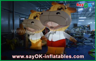 Modelo inflable Animal personalizado de tela de Oxford Vaca de cartón inflable con iluminación LED