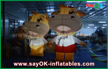 Modelo inflable Animal personalizado de tela de Oxford Vaca de cartón inflable con iluminación LED