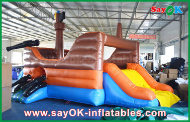 Castillo inflable de la diapositiva de la gorila del corsario de la forma grande de la nave para jugar de las clases