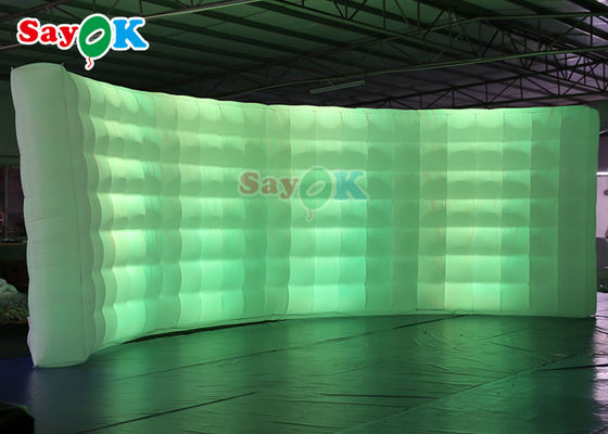 Pared curva de fondo inflable multicolor con tiras de LED Pared de puesto de fotos para la venta