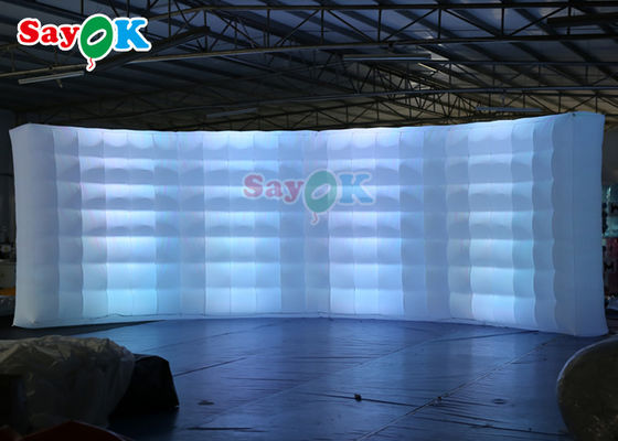 Pared curva de fondo inflable multicolor con tiras de LED Pared de puesto de fotos para la venta