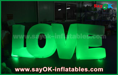 Amor inflable colorido de la letra con la luz llevada para la decoración del partido/de la boda