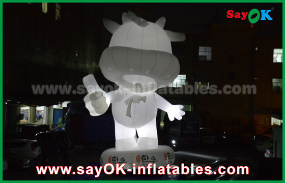 Decoraciones de patio inflables Personalizados Personajes de dibujos animados inflables Ganado blanco 10m de altura