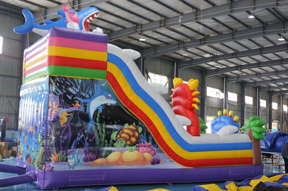 Deslizador seco inflable impreso a medida con diseño de castillo rebobinado para eventos infantiles
