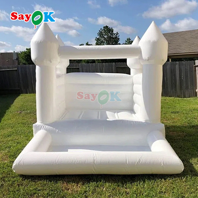 Castillo hinchable pequeño para fiesta de boda blanca con piscina de bolas
