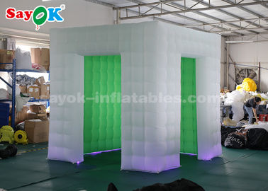 Cabina portátil inflable blanca y verde del partido de la tienda del paño inflable de Oxford de la foto con dos puertas
