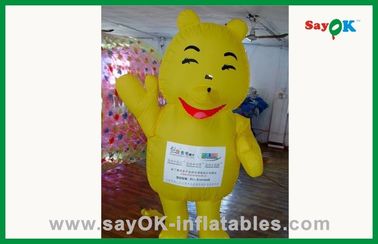 Personalizado inflables personajes publicitarios amarillo inflables oso para el parque acuático