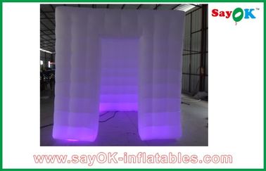La publicidad de la cabina exhibe L2.4 W2.4 H2.5M Custom Inflatable Products con la luz llevada para el acontecimiento