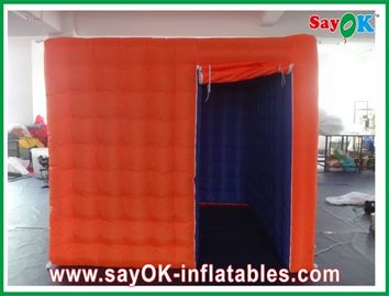 Naranja inflable móvil durable de la cabina de la foto de las decoraciones inflables del partido fuera del interior púrpura con una puerta