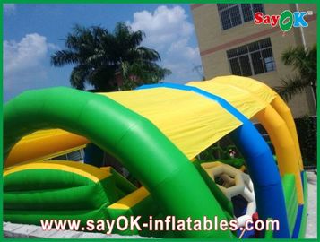 Casas de salto inflables coloridas para niños