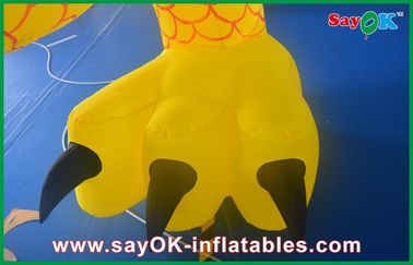 Publicidad de personajes de dibujos animados inflables, arco amarillo chino del dragón
