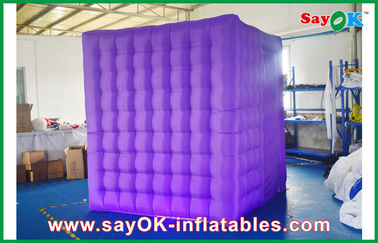 Puerta inflable de la foto de la cabina los 2.4m de la púrpura del cubo de la cabina de alquiler inflable de la foto 1 con la luz del LED