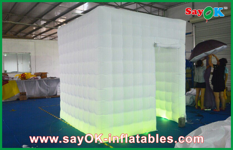 Tienda inflable 2,4 x 2,4 los x 2.5M Inflatable Photobooth Kiosk del cubo para los acontecimientos con 2 puertas del velcro
