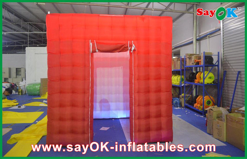 Cabina inflable roja de la foto de 2 puertas de la tienda inflable del cubo con uso de apertura superior del parque de atracciones
