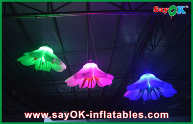 La decoración inflable gigante púrpura/del verde de la iluminación llevó la flor inflable de la iluminación