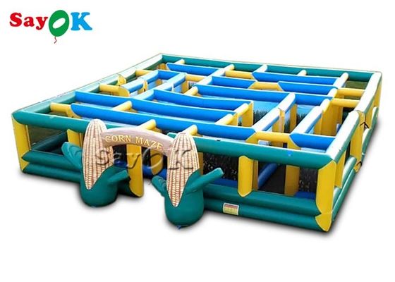 Laberinto inflable verde amarillo inflable del maíz de Halloween de los deportes al aire libre de los juegos de sociedad