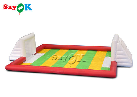 El carnaval inflable rojo inflable de los juegos de los deportes del Pvc de los juegos de sociedad el 10x7m explota el campo de fútbol