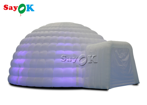 Tienda inflable blanca de la bóveda del iglú con las luces llevadas para casarse acontecimientos