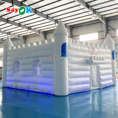 Castillo inflable impermeable ignífugo y resistente a los rayos UV blanco personalizado para bodas y fiestas al aire libre