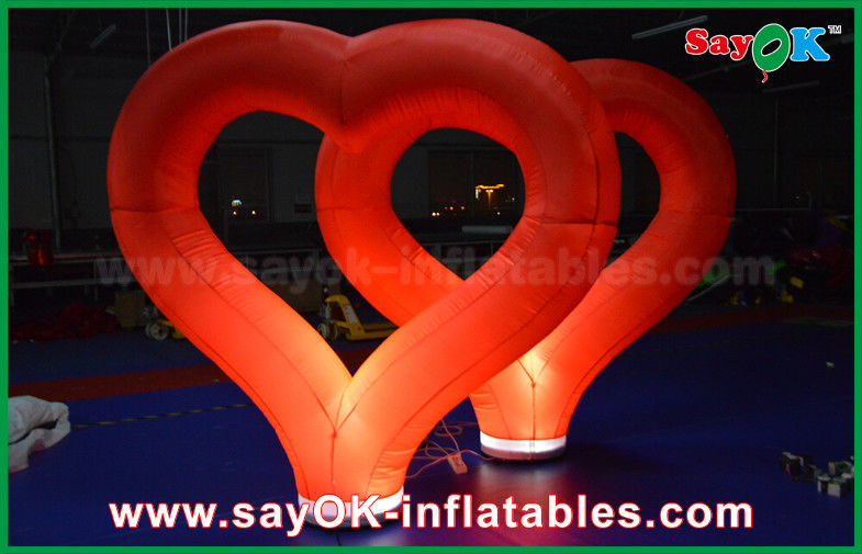 Casarse el corazón inflable de nylon rojo de las decoraciones inflables al aire libre con la luz del LED