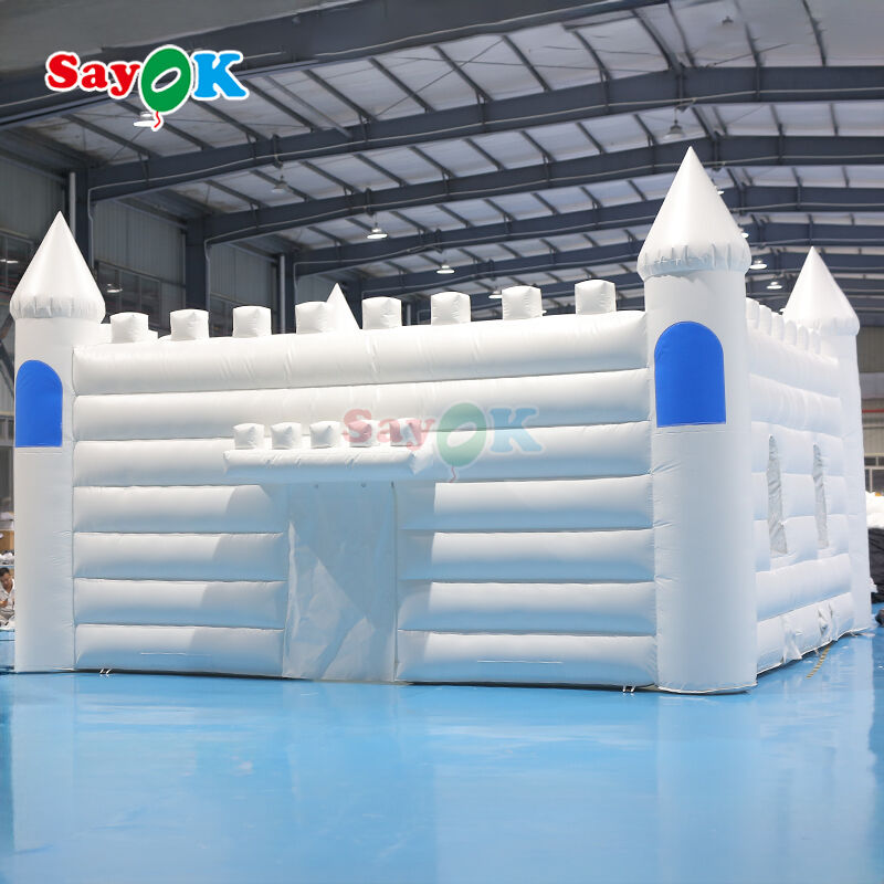 Castillo inflable impermeable ignífugo y resistente a los rayos UV blanco personalizado para bodas y fiestas al aire libre